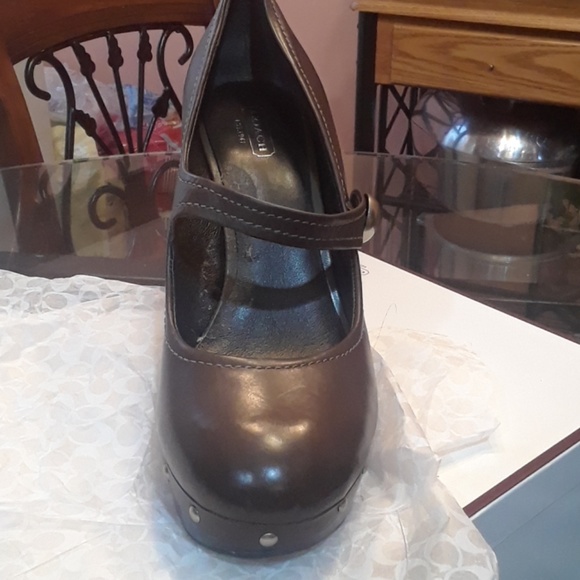 Coach - Picture 3 of 4